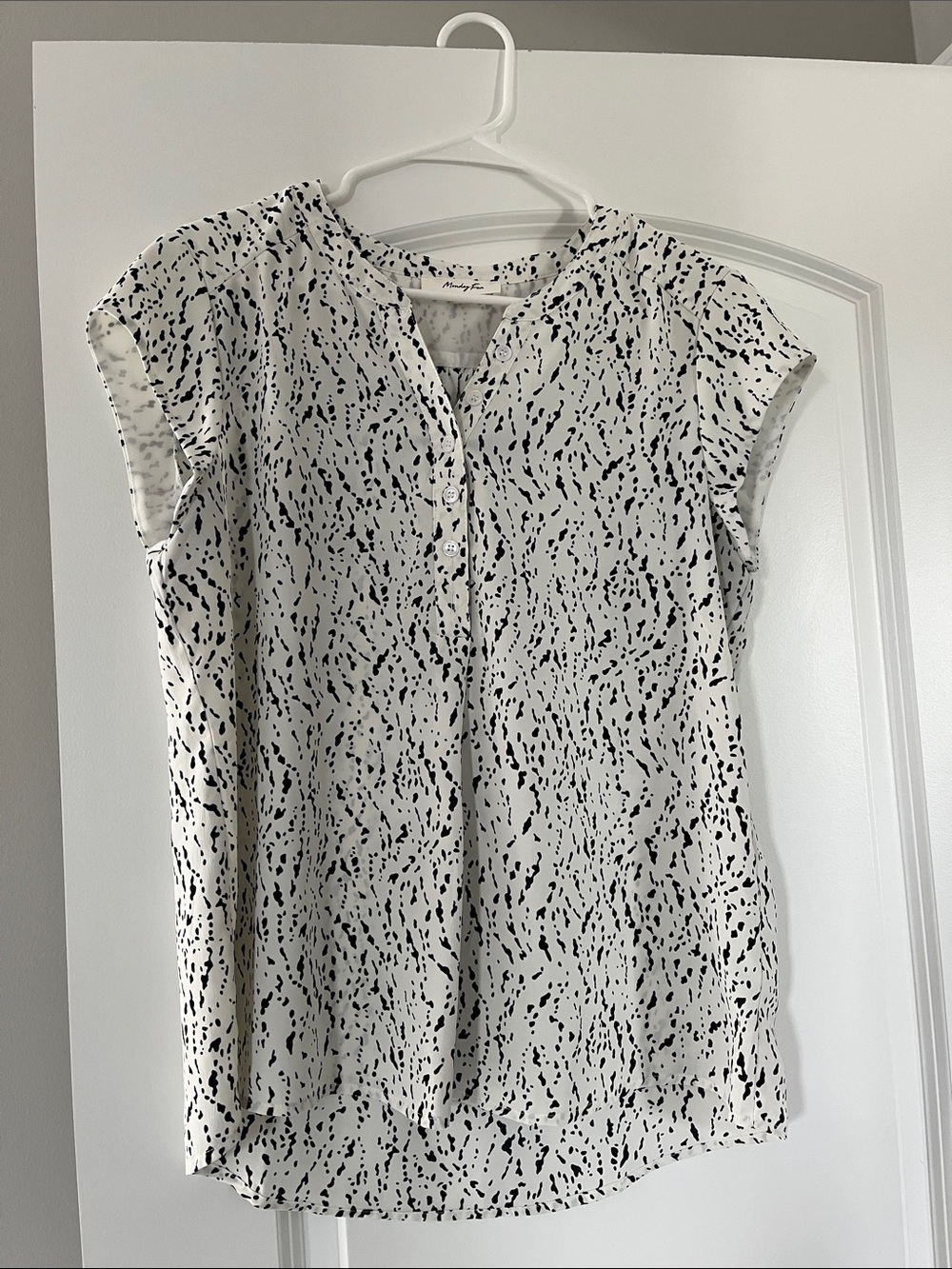 Women's Black & White Speckled Cap Sleeve Blouse